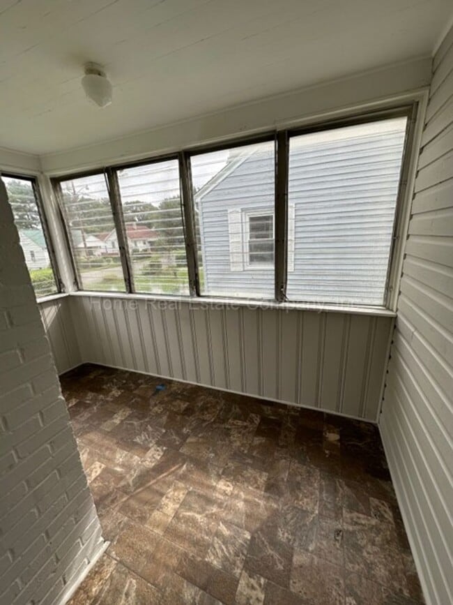 Building Photo - 720 W Twenty-Sixth St