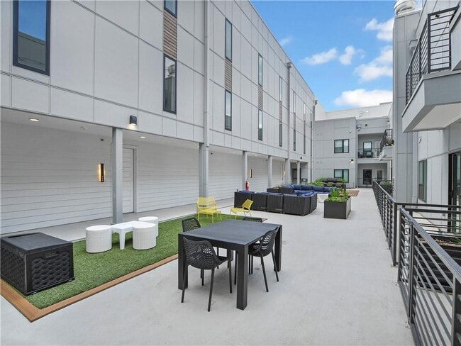 Building Photo - 2220 Webberville Rd