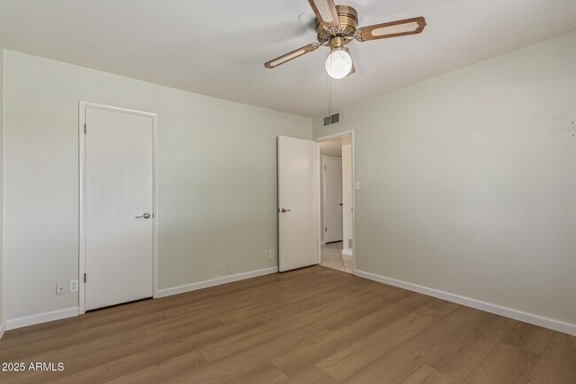 Building Photo - 12640 N Pebble Beach Dr
