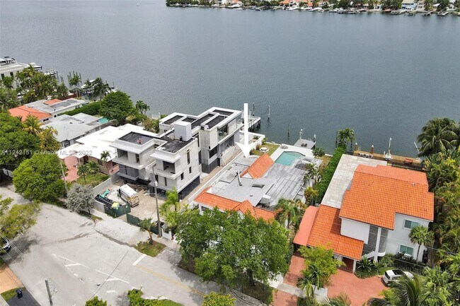 Building Photo - 1411 N Biscayne Point Rd