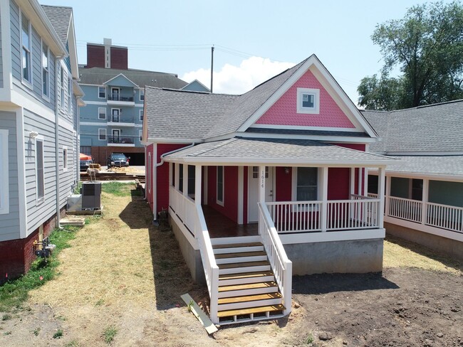 Building Photo - 1614 Forest Ave