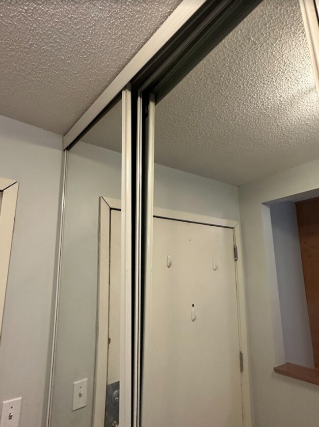 Building Photo - 3729 Snelling Ave