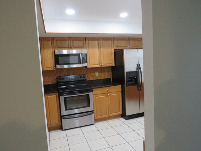 Building Photo - 16091 Blatt Blvd