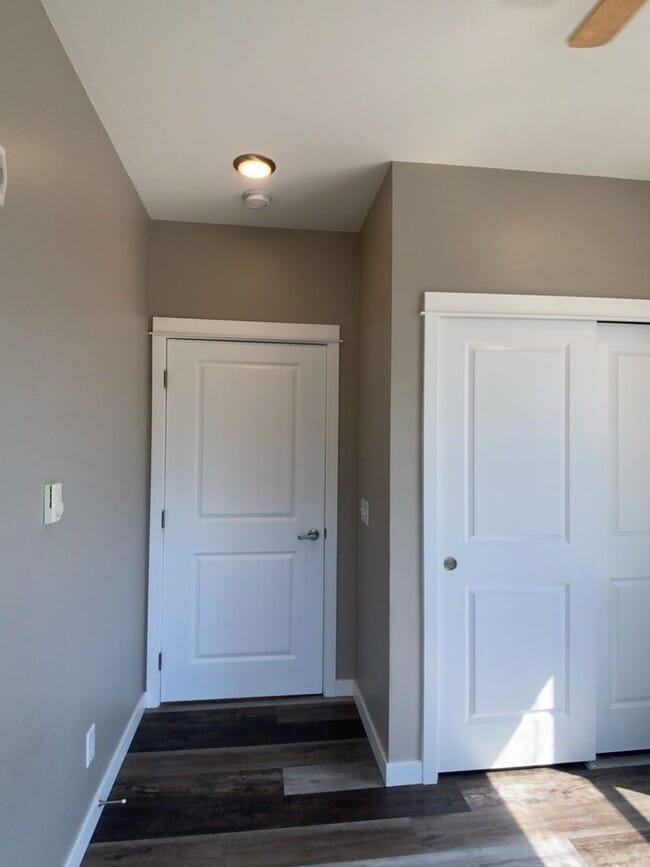 Building Photo - Great Location 1 Bedroom 1 Bath Near WWU!