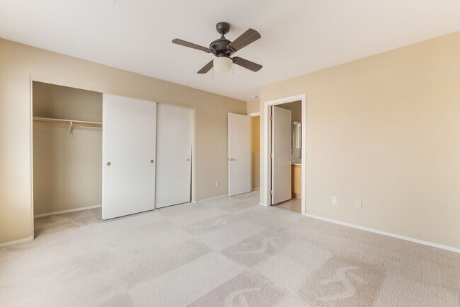 Building Photo - Comfortable Living Near City Conveniences!