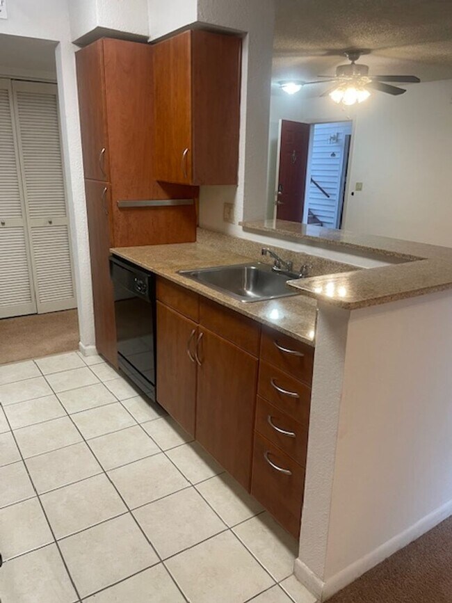 Building Photo - One bedroom condominium