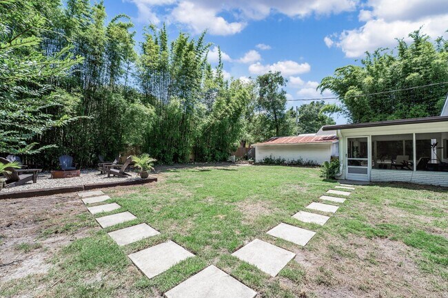 Building Photo - Hourglass District ~ Gorgeous 3/2.5 home w...