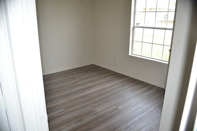 Building Photo - 212 Janelle Dr