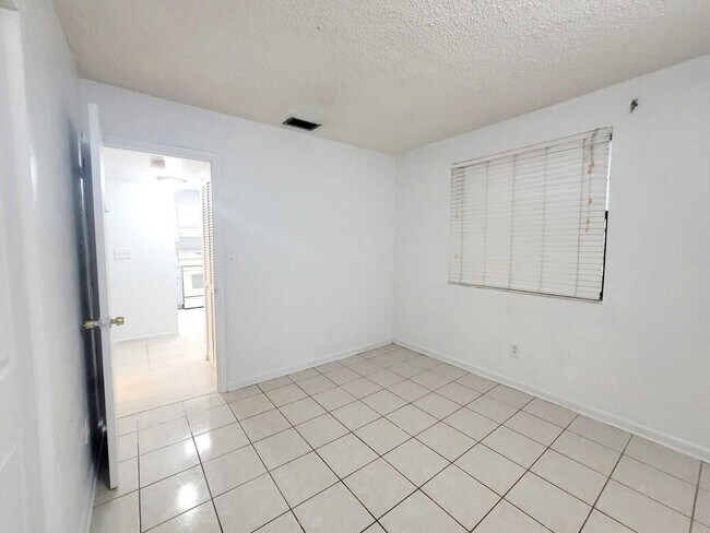 Building Photo - 15702 E Waterside Cir