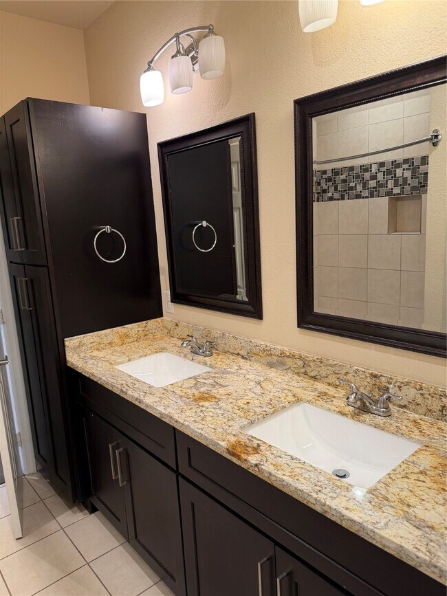 Building Photo - 2942 Altoona St