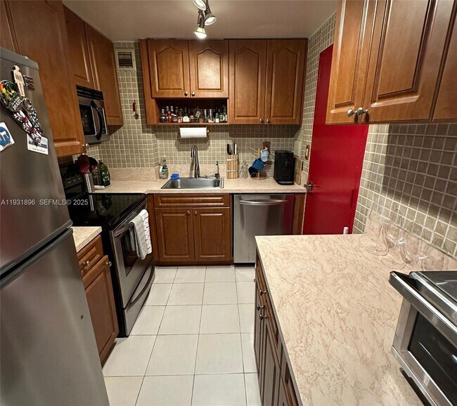 Building Photo - 3301 NE 5th Ave