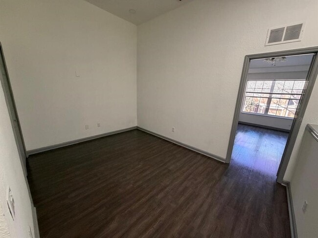 Building Photo - 2865 Polana St