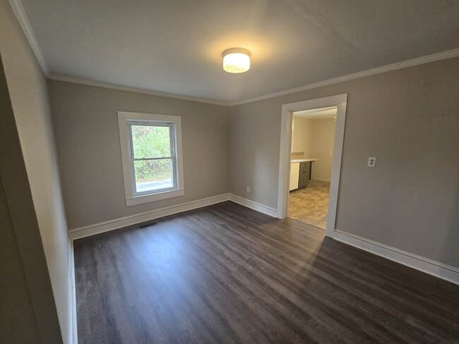 Building Photo - 729 Ninety Six Hwy