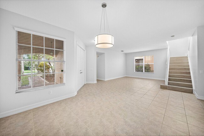 Building Photo - 8845 Sandy Crest Ln