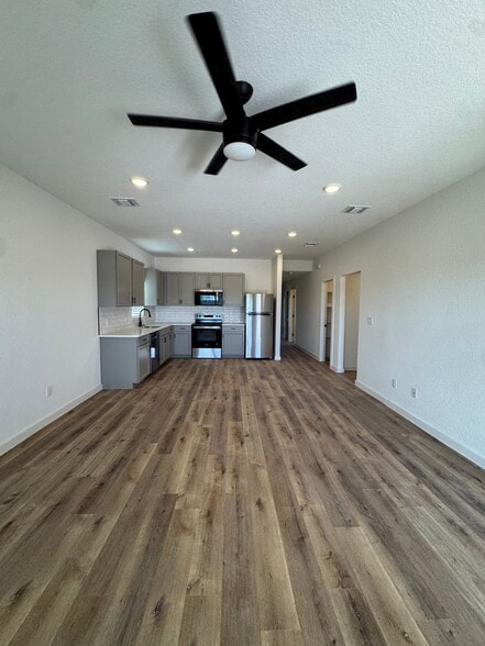 Building Photo - 2103 Vista Rosa