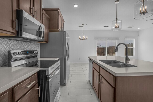 Building Photo - 9916 Bijan Dr