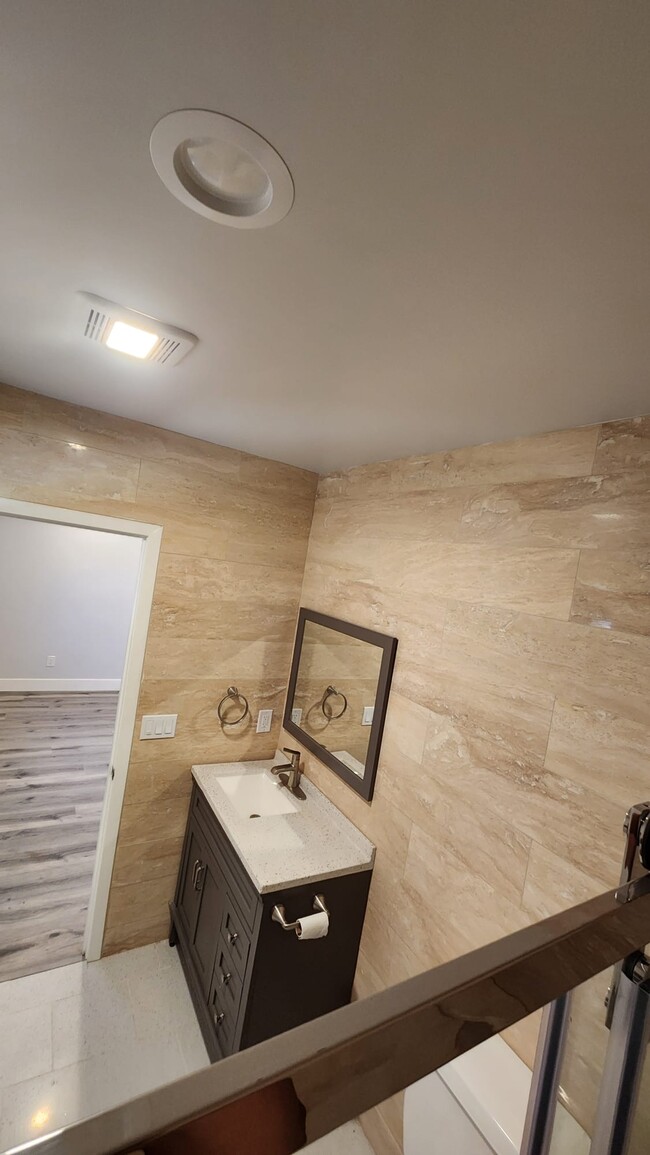 master bathroom - 1075 N Los Robles Ave