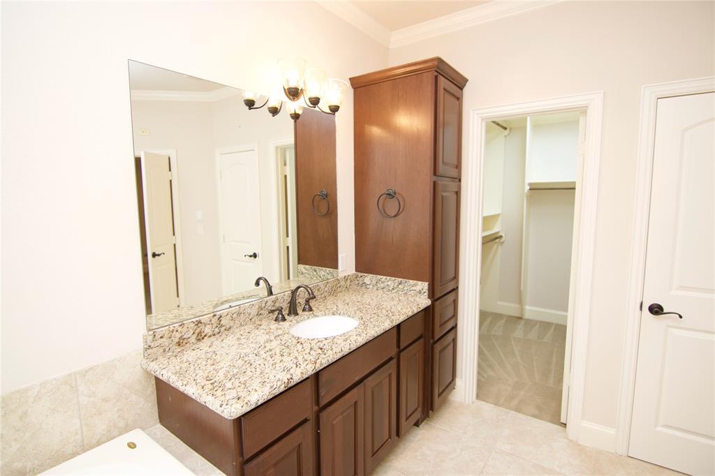 Building Photo - 6353 Richmond Ave