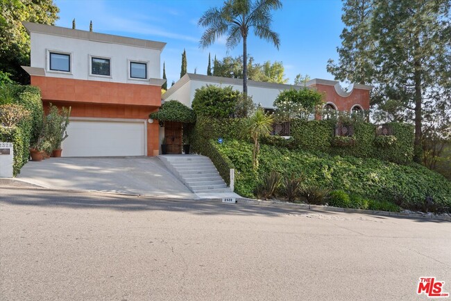Building Photo - 2328 San Ysidro Dr