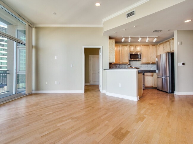 Building Photo - 1-Bedroom luxury Condo at The Tower in Downtown Fort Worth!