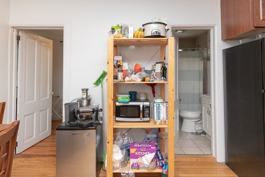 Building Photo - 2616 N Marshfield Ave