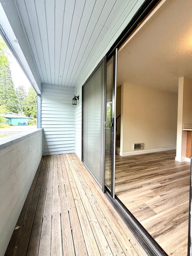 Building Photo - 0152-01D - Elm Tree Garden Apartments D