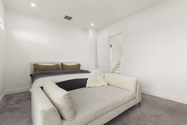 Building Photo - 500 Schweikhardt St