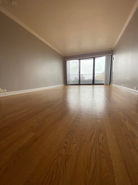 Building Photo - 2020 N Lincoln Park W