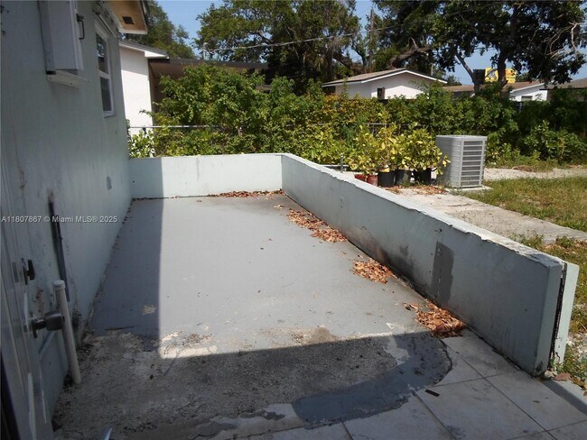 Building Photo - 60 NE 184th Terrace