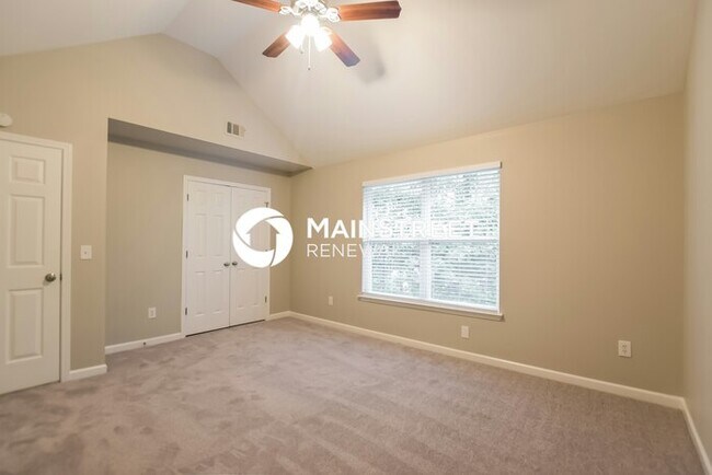 Building Photo - 4 Bedroom Pet-Friendly Home in Douglasville, GA with Main Street Renewal