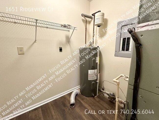 Building Photo - 1651 Ridgeview Ct