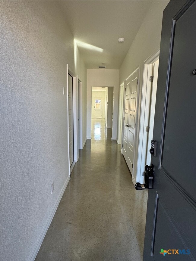 Building Photo - 3900 American Elm Dr