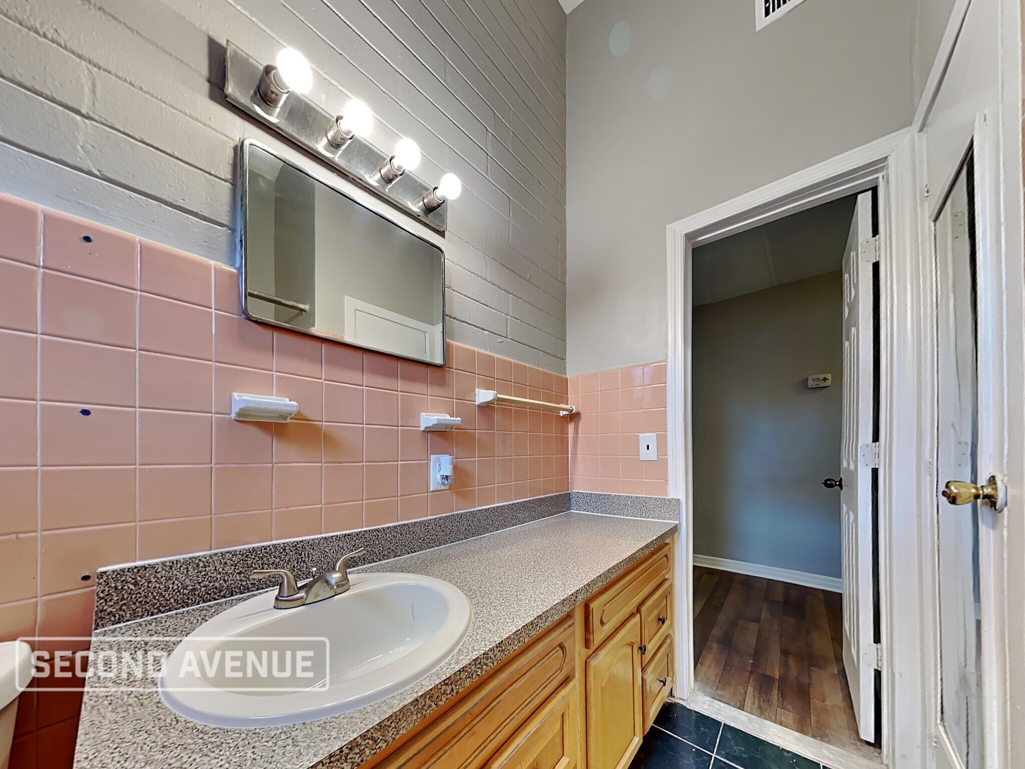 Building Photo - 3815 Rendale Dr N