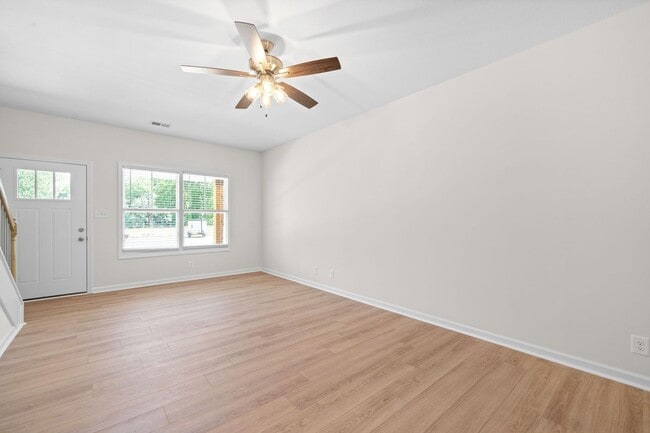 Building Photo - 2 Bedroom Condo For Rent Near Riverside Dr...