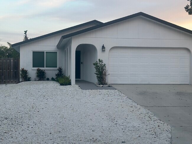 Building Photo - 8741 Vamo Rd