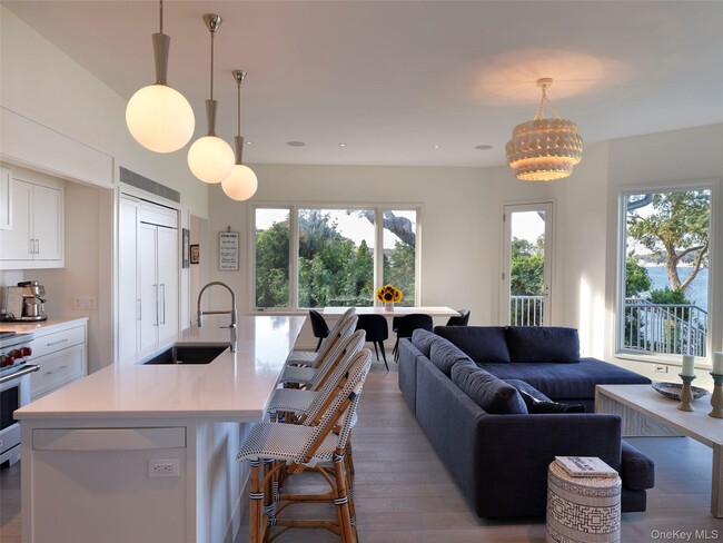 Building Photo - 2 Sun Ct