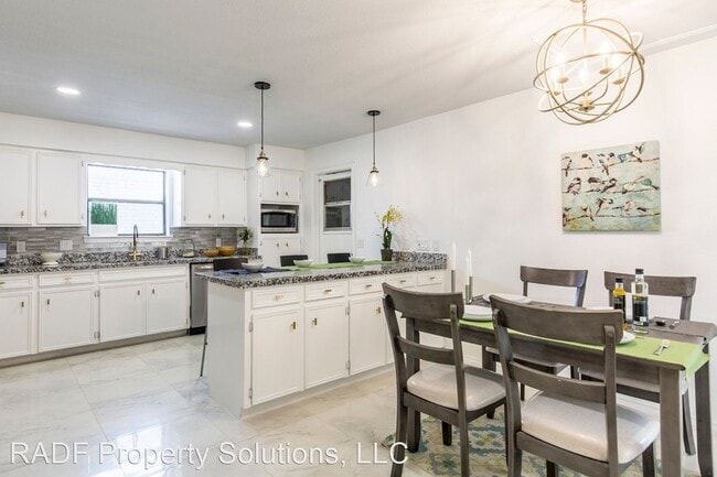 Building Photo - 3 br, 2 bath House - 1595 S. Gastel Circle