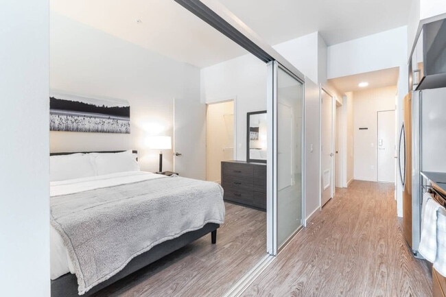 Building Photo - 16450 Redmond Wy