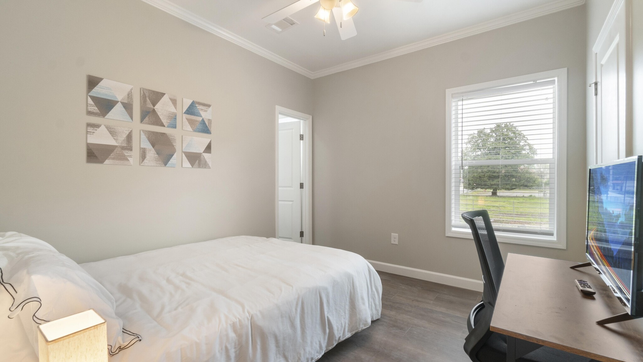 Building Photo - 601 English Ave NW