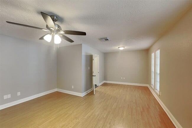 Building Photo - 13627 Montaigne Dr