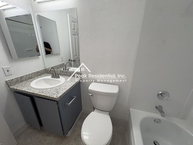 Building Photo - Spacious Fair Oaks 2bd/1ba Duplex with 1 Car Garage