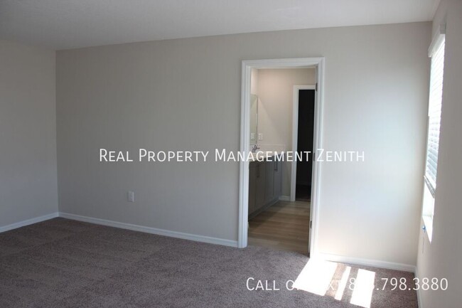 Building Photo - 37327 Sagemoor Dr