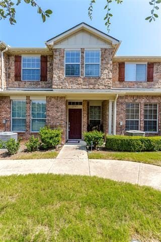 Building Photo - 2747 Hyde Park Dr