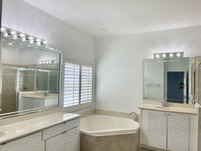 Building Photo - 11289 NW 65th Manor