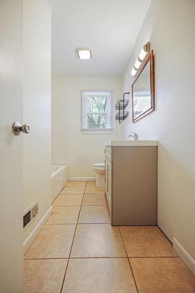 Building Photo - 607 N Greensboro St