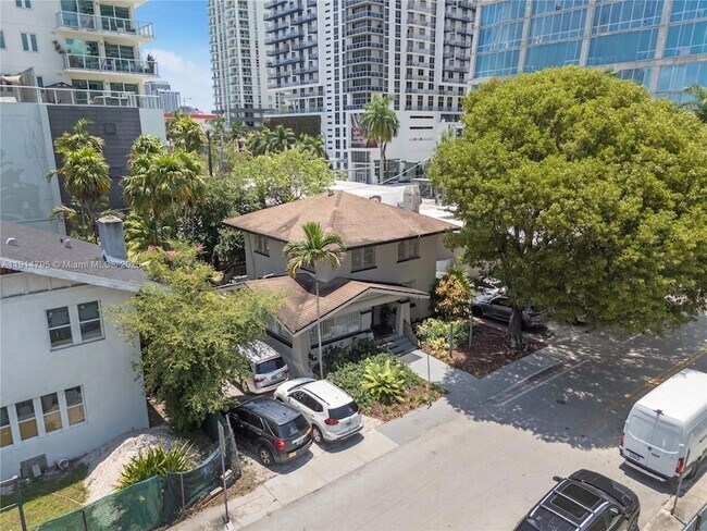 Building Photo - 314 NE 26th Terrace