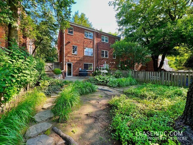 Building Photo - 2906 Upton St NW