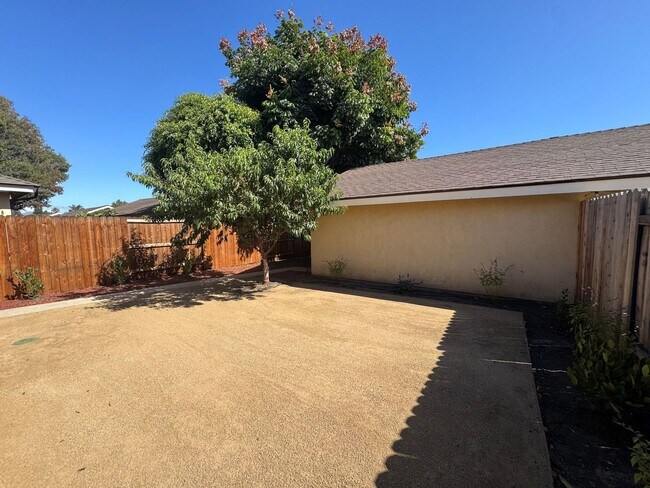 Building Photo - East Ventura Duplex – 2 Bedroom, 1.75 Bath with Private Yard