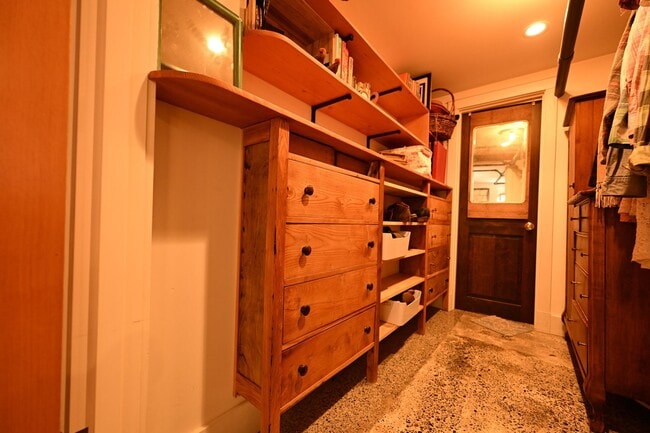Building Photo - 3bd/2ba Seattle Home