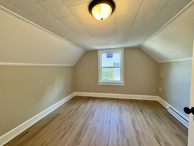 Building Photo - 1020 Nancy Ln SE